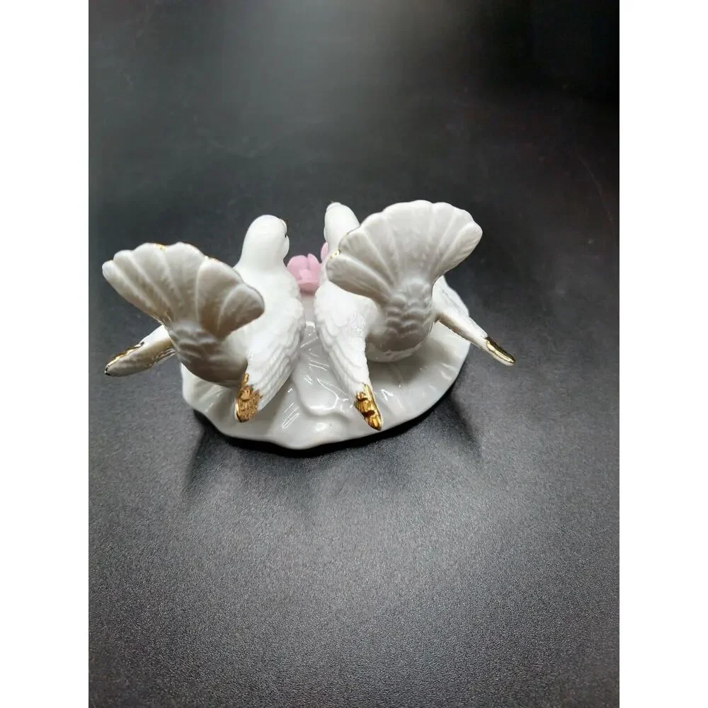 Lefton Fine China Turtle Doves Figurine 06303 Hand Painted Gold Tip 1987 Japan